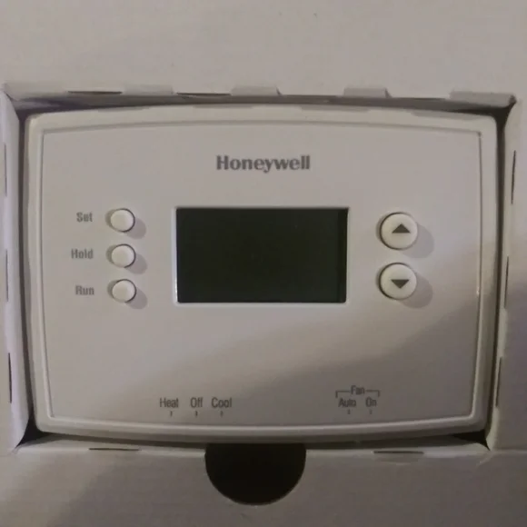 Honeywell Home RTH2510B1018 7-Day Programmable Thermostat - Picture 3 of 3